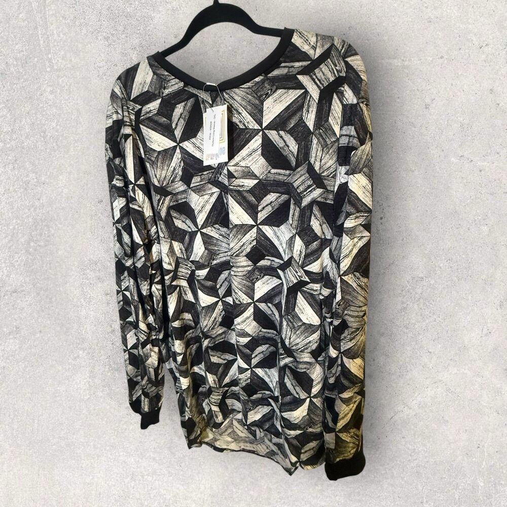 LulaRoe Hudson 2XL  Black And White Geometric Print  Long sleeves NWT